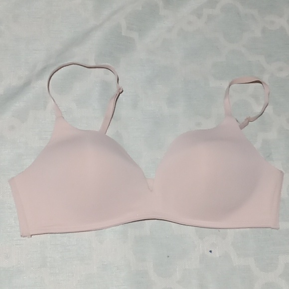 Maidenform Other - GUC Maidenform beige/light pink bra size medium